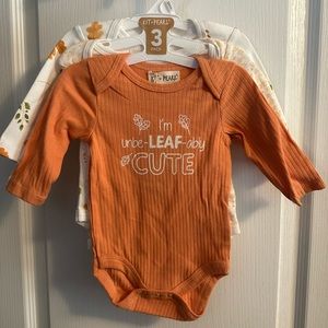 NWT Kit + Pearl long sleeve onesies 3pk